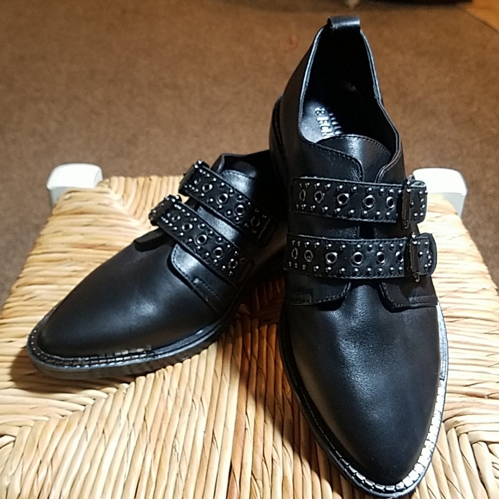 Leather Bleeker & Bond silver accent shoes
